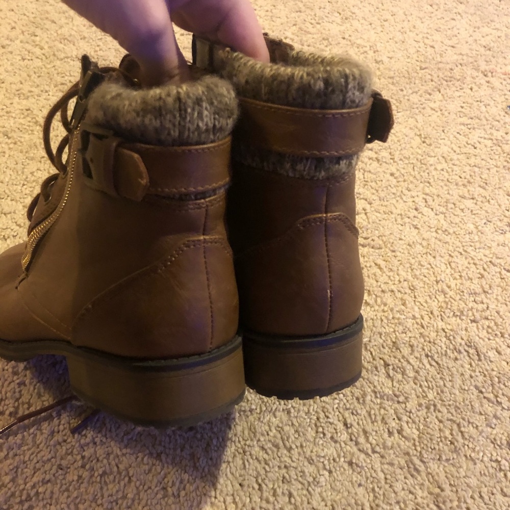 Boots - Picture 3 of 6